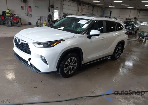 2023 Toyota Highlander Xle z USA, uszkodzony, nr VIN 5TDKDRBH2PS042150